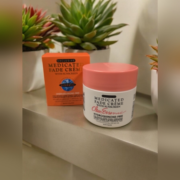 CLEAR ESSENCE EXCLUSIVE FADE CREME WITH SUNSCREEN 113.5g - Picture 1 of 3